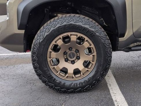 Certified 2025 Toyota Tacoma 4x4 Double Cab Hybrid image 10