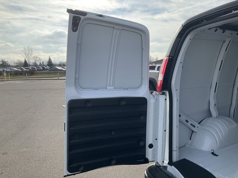 Used 2025 Chevrolet Express 3500 Extended w/ Driver Convenience Package image 6