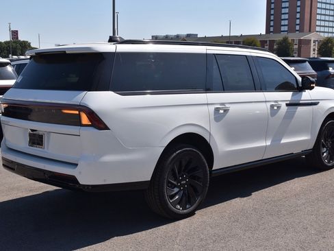 New 2025 Lincoln Navigator L Reserve w/ Jet Appearance Package image 6