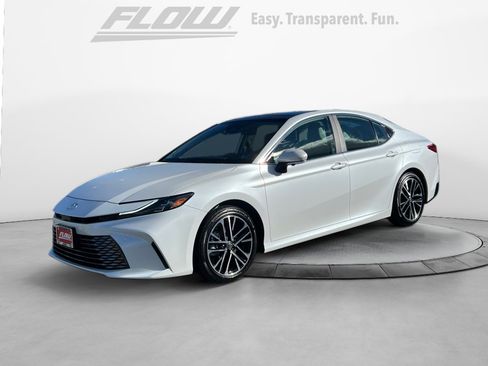 Used 2025 Toyota Camry XLE image 4