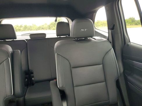 Used 2025 Buick Enclave Sport Touring image 14