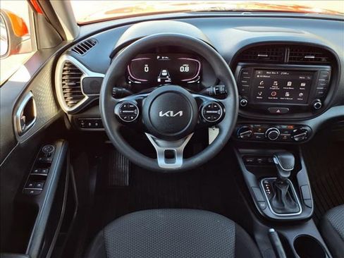 Used 2023 Kia Soul LX w/ LX Technology Package image 13