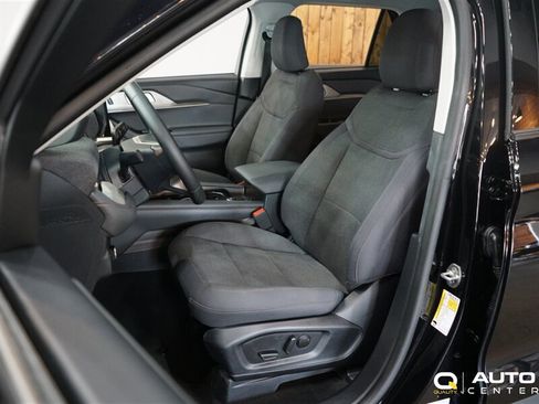 Used 2025 Ford Explorer Active AWD/4WD image 12