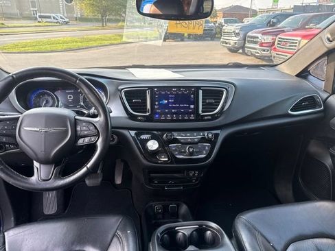 Used 2018 Chrysler Pacifica Touring-L Plus w/ Advanced Safetytec Group FWD image 27