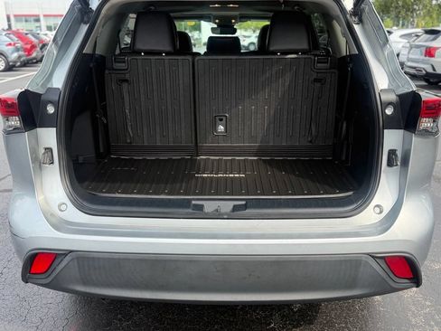 Used 2022 Toyota Highlander XLE AWD/4WD image 15