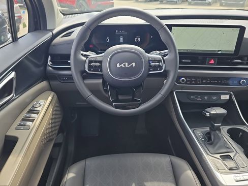 New 2026 Kia Carnival FWD image 13