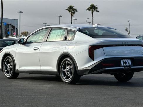 New 2025 Kia K4 LXS image 6