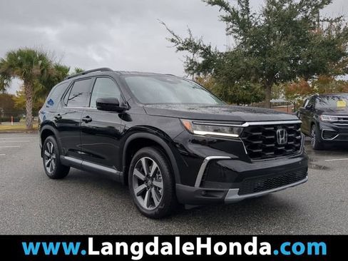 Used 2024 Honda Pilot Touring image 1
