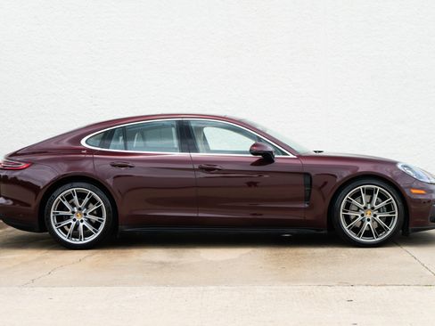 Used 2018 Porsche Panamera 4 AWD/4WD image 3