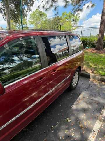 Used 2014 Chrysler Town & Country Touring FWD image 6