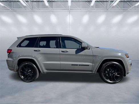 Certified 2021 Jeep Grand Cherokee Laredo X image 3