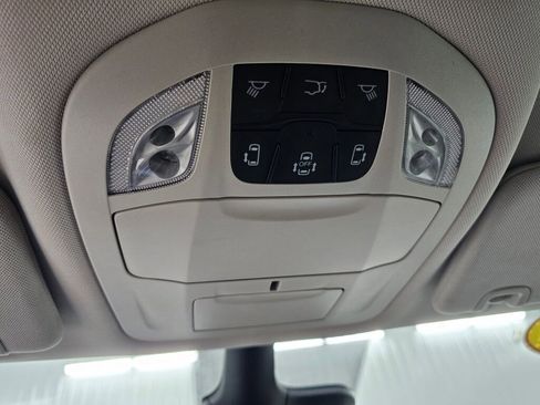 Used 2023 Chrysler Pacifica Touring-L image 24