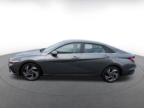 Used 2025 Hyundai Elantra Limited FWD image 8