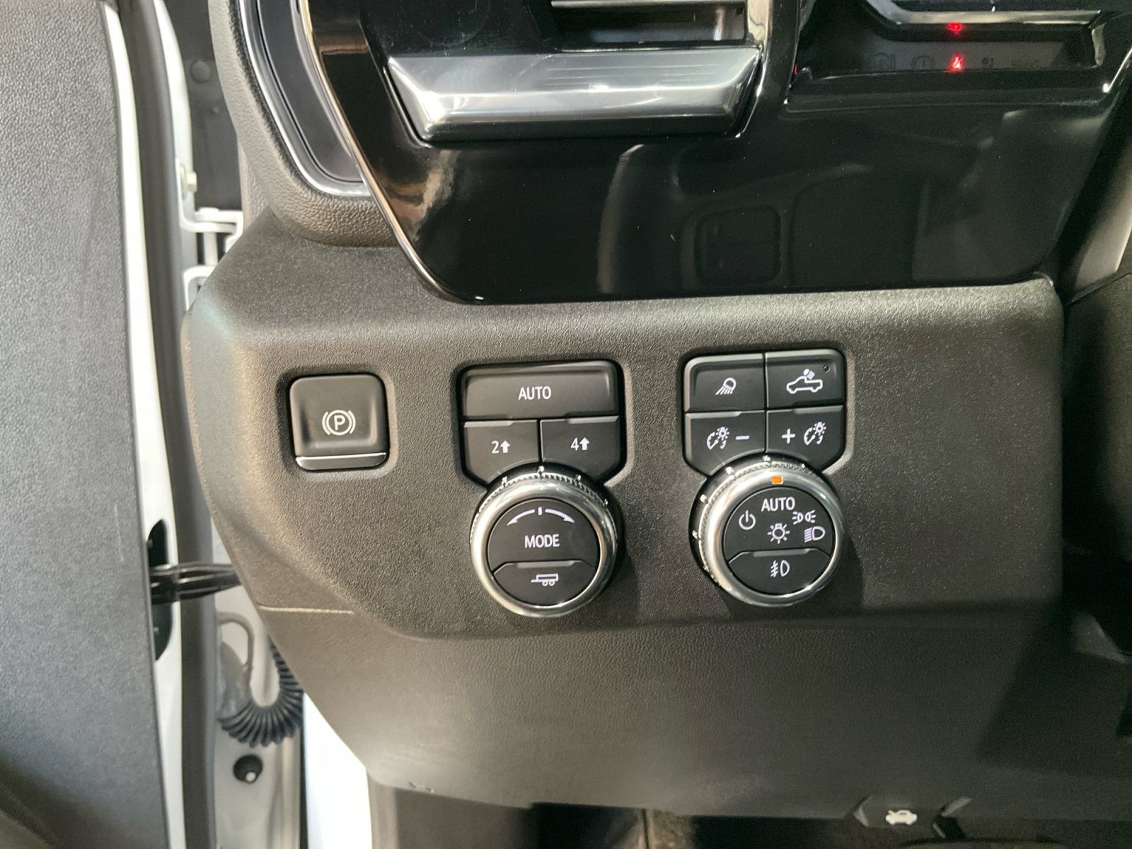 Used 2025 GMC Sierra 1500 SLT AWD/4WD image 27