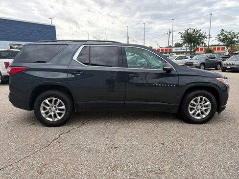 Used 2021 Chevrolet Traverse LT w/ LPO, Black Accent Package AWD/4WD image 6