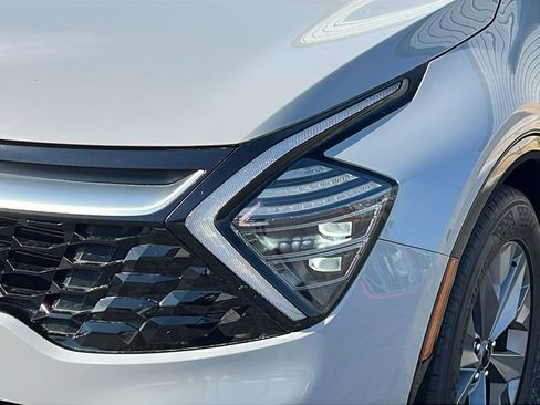 Used 2025 Kia Sportage SX image 3