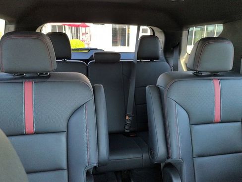 Used 2025 Chevrolet Traverse RS w/ LPO, Floor Liner Package FWD image 11