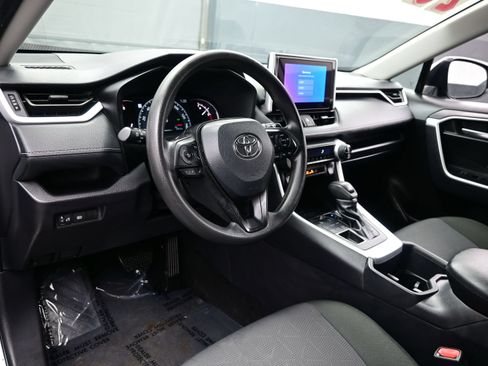 Used 2025 Toyota RAV4 XLE AWD/4WD image 13