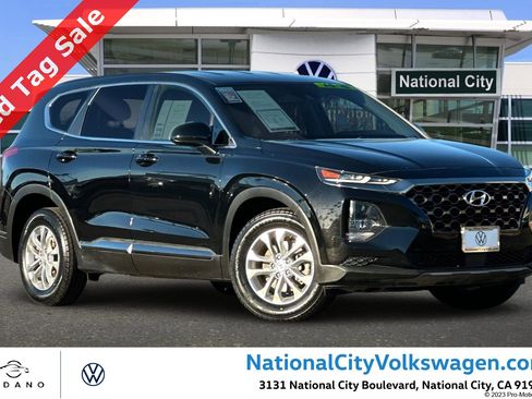 Used 2019 Hyundai Santa Fe SE image 1