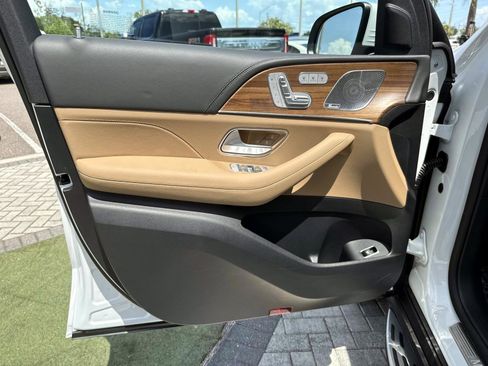 New 2026 Mercedes-Benz GLS 580 4MATIC image 18
