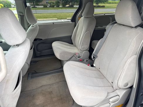 Used 2013 Toyota Sienna LE FWD image 10