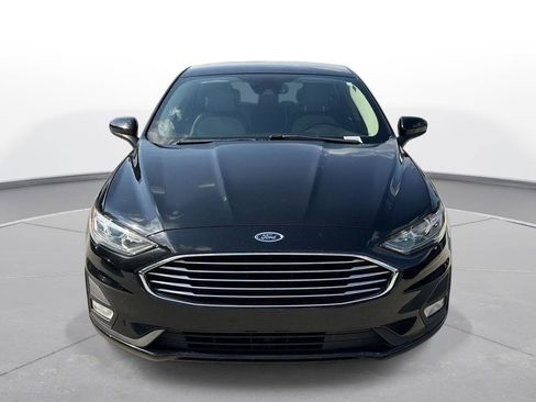 Used 2019 Ford Fusion SE w/ Equipment Group 151A FWD image 3