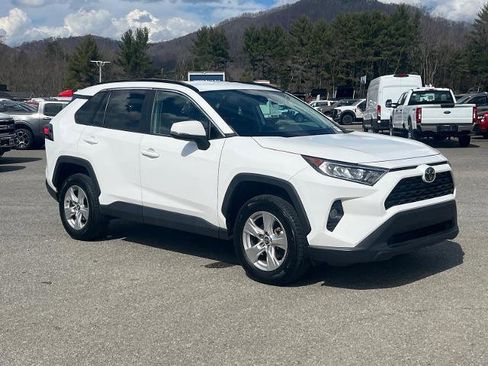Used 2020 Toyota RAV4 XLE FWD image 1