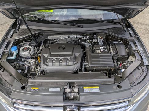 Used 2023 Volkswagen Tiguan SE AWD/4WD image 40