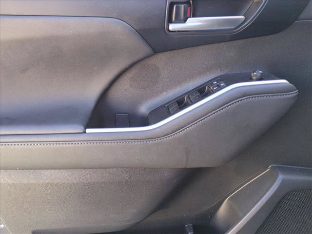 Used 2023 Toyota Highlander XLE FWD image 11