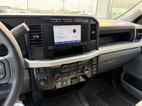 Used 2024 Ford F550 4x4 Regular Cab Super Duty image 23