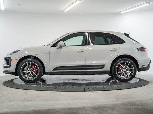 Certified 2024 Porsche Macan S AWD/4WD image 2