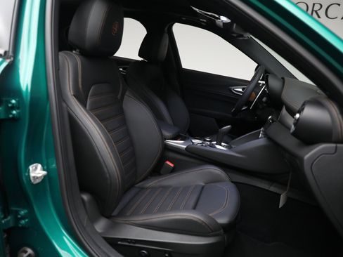 New 2025 Alfa Romeo Giulia AWD w/ Driving Assist Package image 17