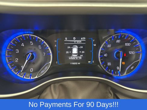 Used 2017 Chrysler Pacifica Touring-L image 7