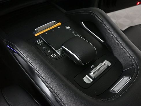 Used 2025 Mercedes-Benz GLS 450 4MATIC image 15