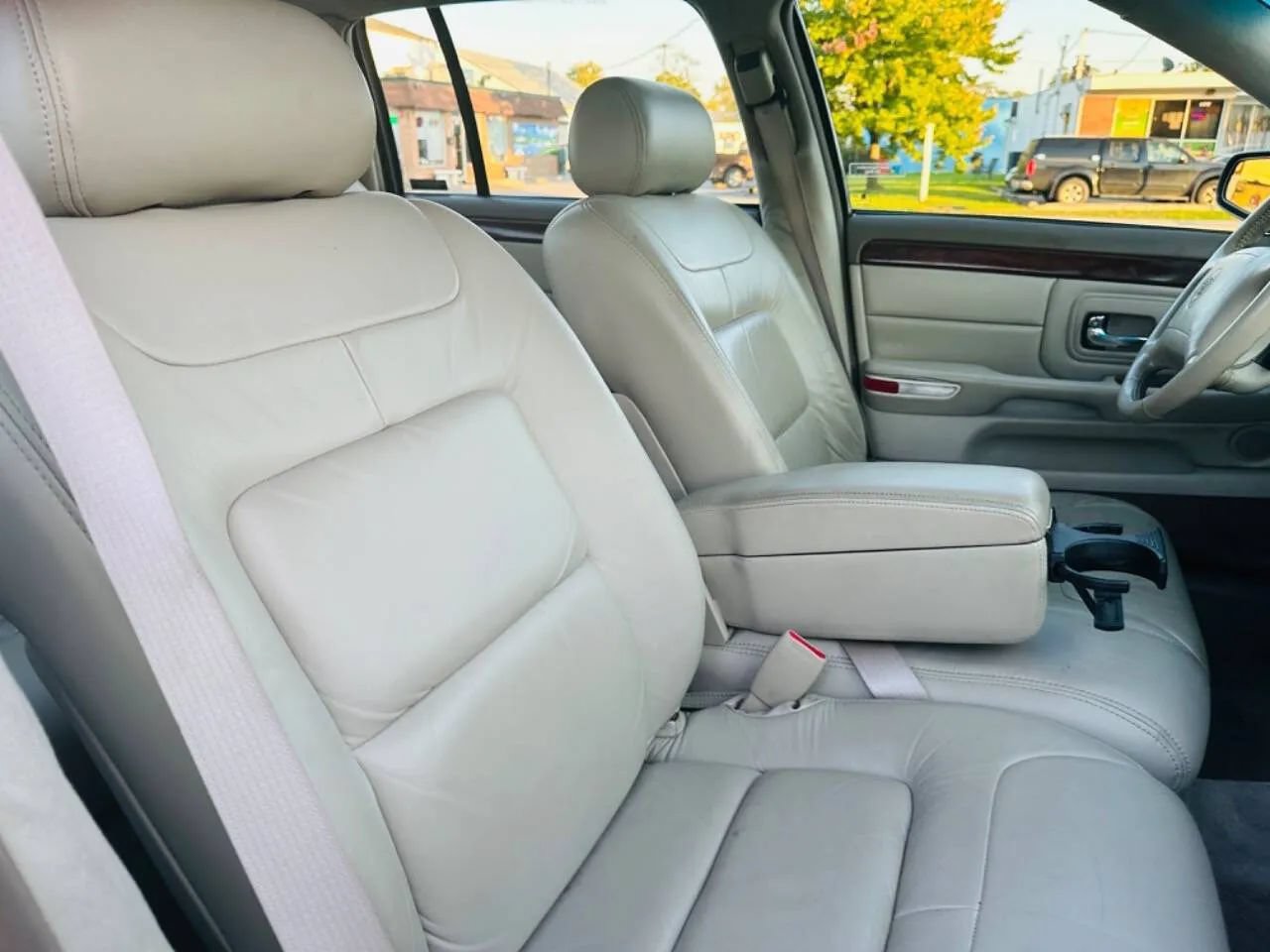 Used 1998 Cadillac De Ville FWD image 31
