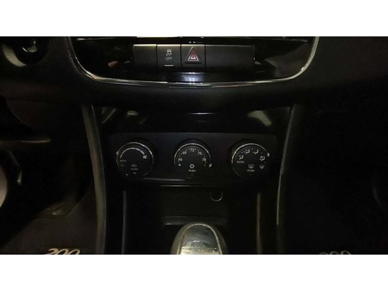 Used 2013 Chrysler 200 Touring FWD image 13