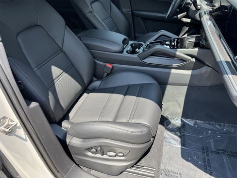 New 2025 Porsche Cayenne Turbo image 30