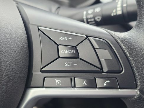 Used 2025 Nissan Altima 2.5 SV FWD image 41