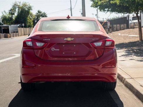 Used 2017 Chevrolet Cruze LT FWD image 4