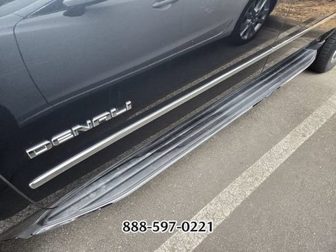Used 2019 GMC Yukon XL Denali AWD/4WD image 2