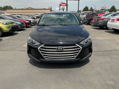 Used 2018 Hyundai Elantra SE FWD image 3