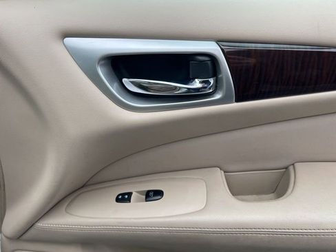 Used 2014 Nissan Pathfinder Platinum w/ Platinum Premium Package image 40