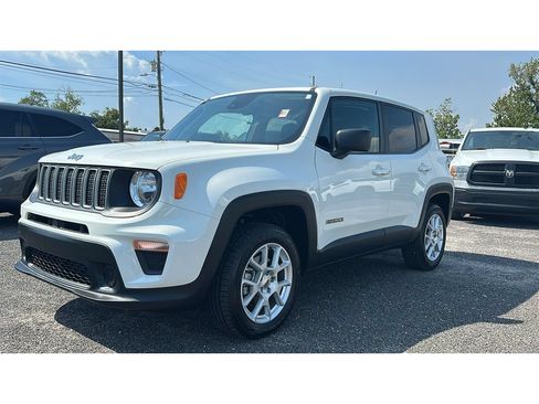 Used 2023 Jeep Renegade Latitude AWD/4WD image 2