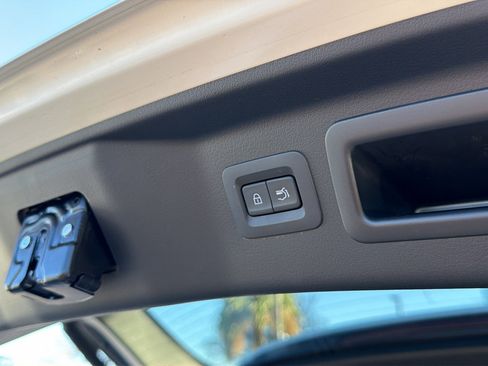 Certified 2025 MAZDA CX-90 3.3 Turbo w/ Preferred Package image 33