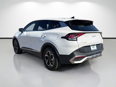 Used 2024 Kia Sportage LX image 3