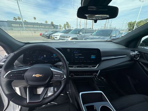 Used 2025 Chevrolet Equinox LT image 34