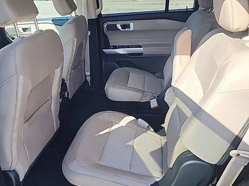 Used 2023 Ford Explorer XLT AWD/4WD image 12