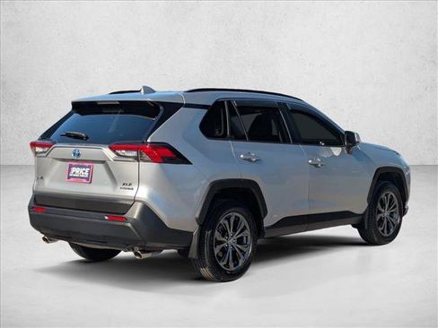 Used 2022 Toyota RAV4 XLE Premium image 5