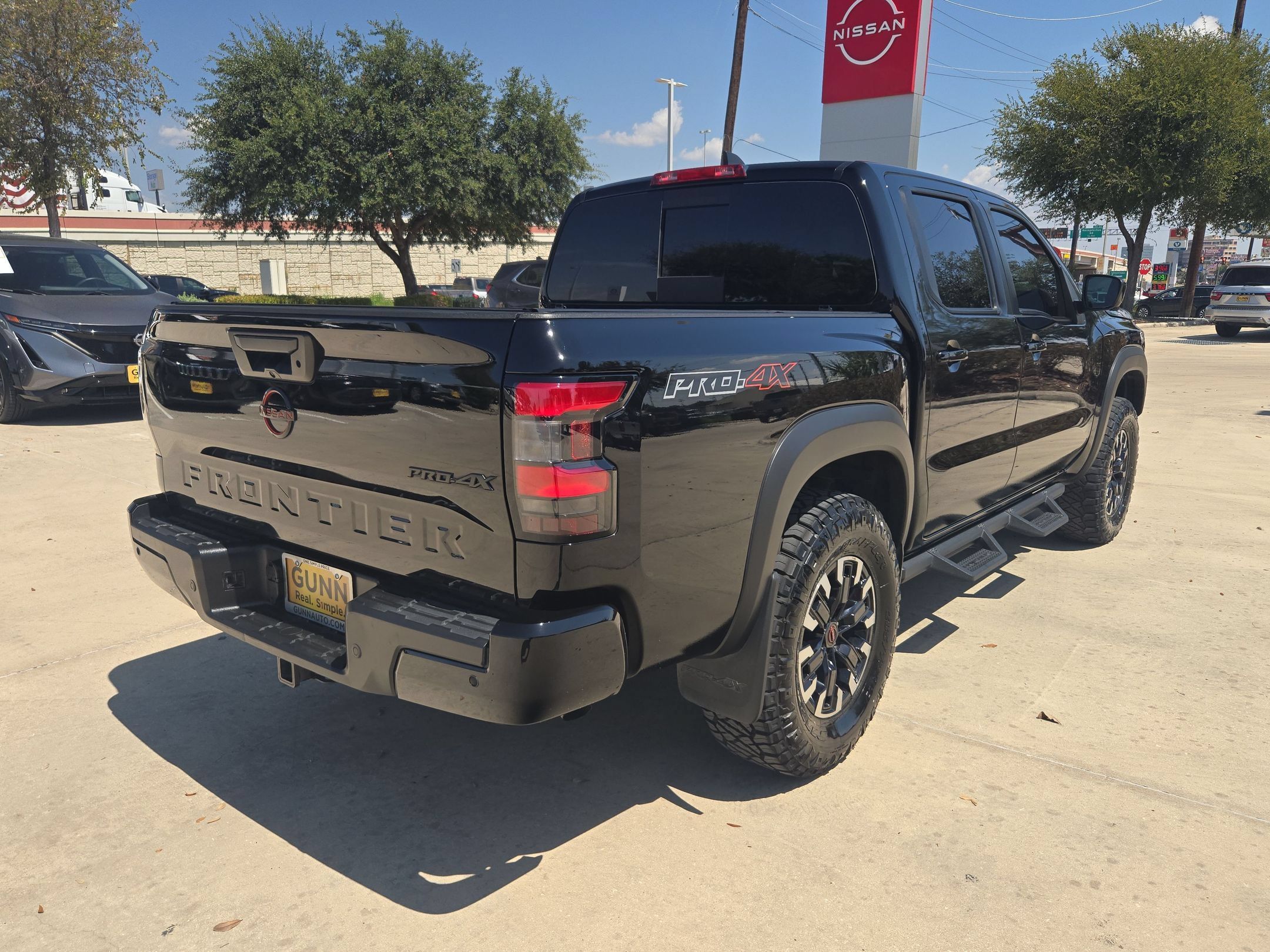 Used 2024 Nissan Frontier PRO-4X w/ Pro Convenience Package AWD/4WD image 3
