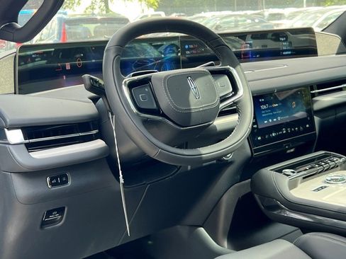 New 2025 Lincoln Navigator L Reserve w/ Jet Appearance Package image 17